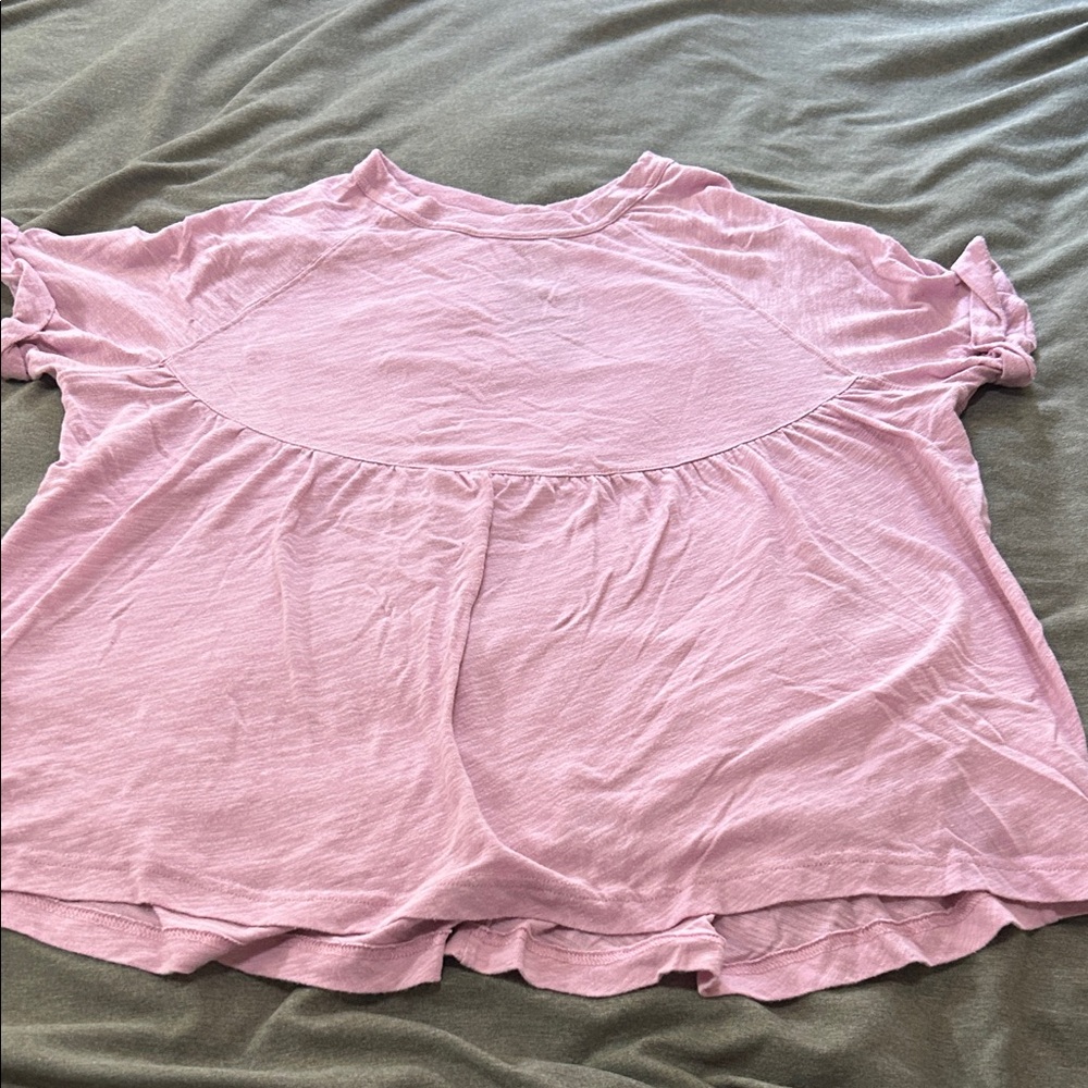 American Eagle flowy keyhole top
